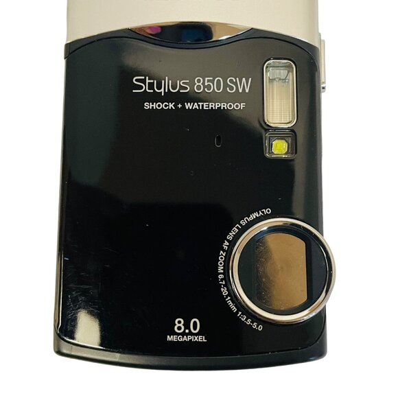 Olympus Stylus 850 SW Shock & Waterproof 8.0 Megapixel Camera - Picture 1 of 16